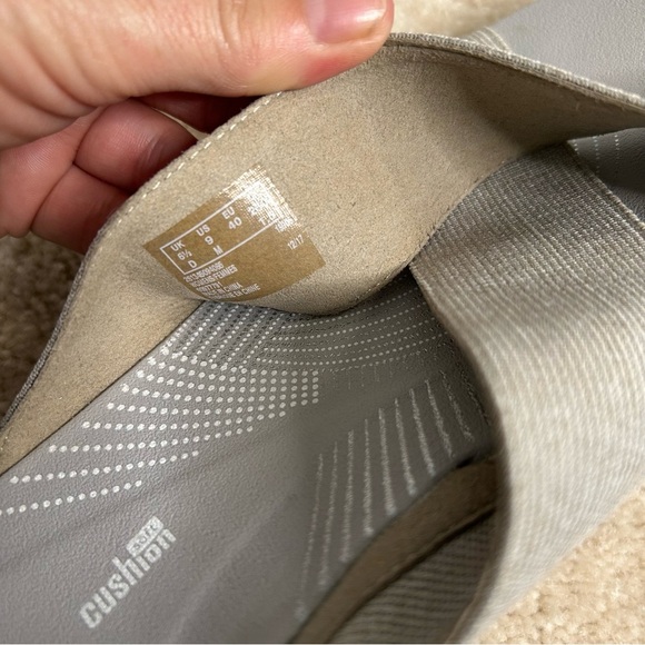 Clarks Cloudsteppers Arla Elin Slide Cushioned Sandals  Sz 9 - Picture 7 of 9